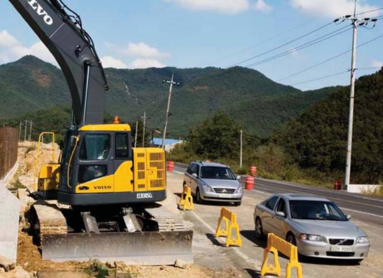 Volvo 30T 35T Short Radius Excavator with Blade