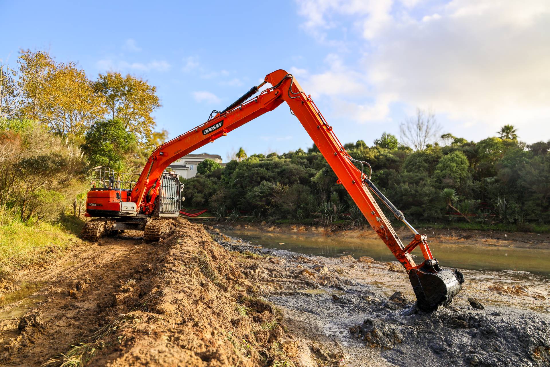 20 ton long reach excavator lake edge.jpg