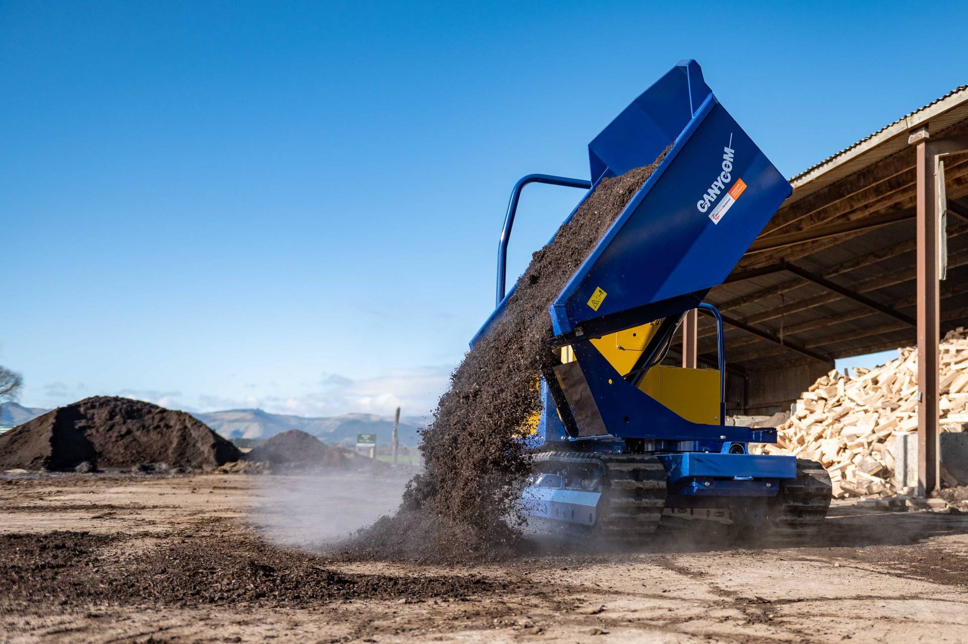 Canycom 1.6T Ton Track Dumper with Swivel Tip for hire from Pronto Hire Auckland tipping soil