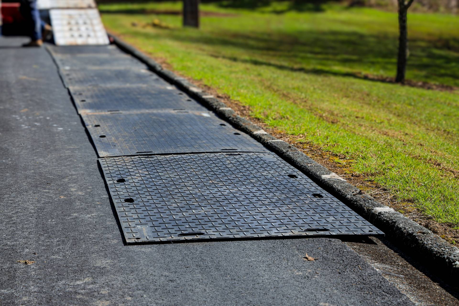 heavy duty track mats.jpg